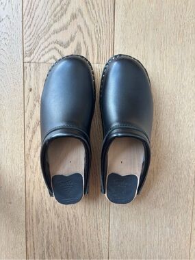 Troentorp Black Leather Clogs